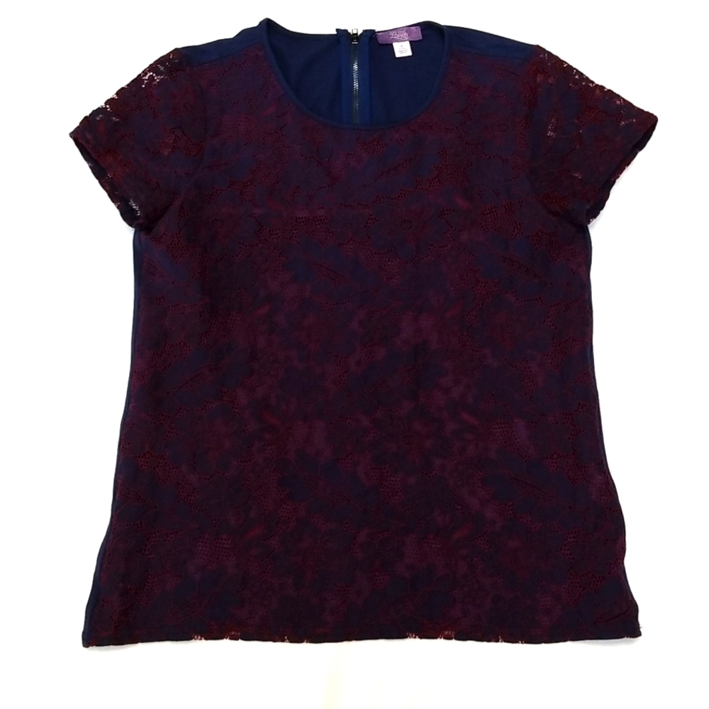 Truly Poppy navy and red lace top sz S